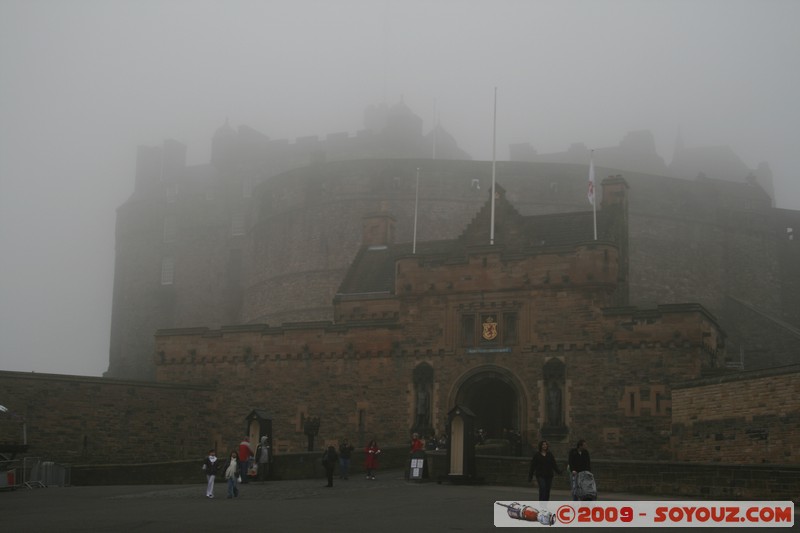 Edinburgh Castle
Johnston Terrace, Edinburgh, City of Edinburgh EH1 2, UK
Mots-clés: brume chateau Moyen-age patrimoine unesco