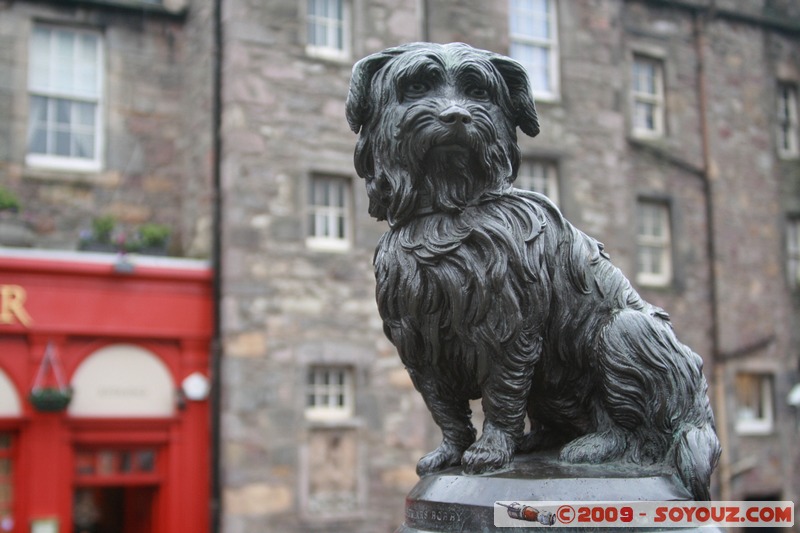 Edinburgh - Greyfriars Bobby
Candlemaker Row, Edinburgh, City of Edinburgh EH1 2, UK
Mots-clés: chien statue