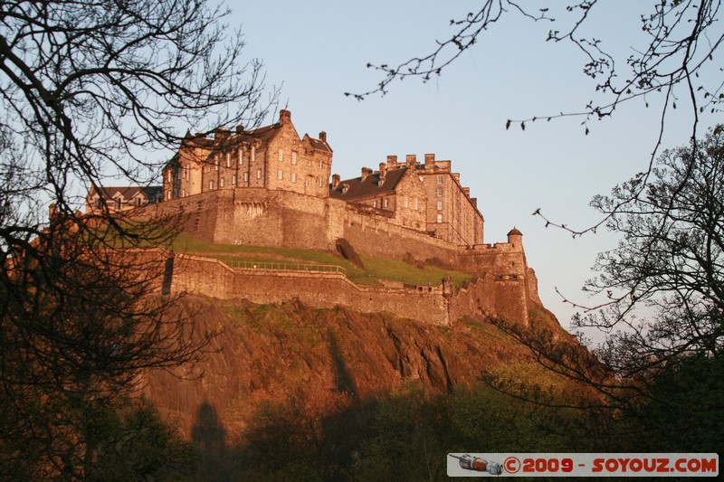 Edinburgh Castle
S Charlotte St, Edinburgh, City of Edinburgh EH2 4, UK
Mots-clés: chateau Edinburgh Castle sunset Moyen-age patrimoine unesco