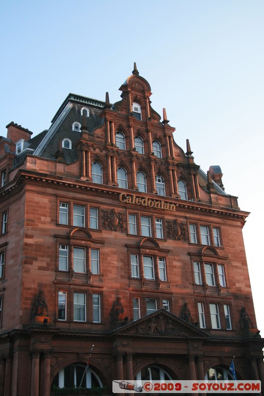 Caledonian Hilton Edinburgh Hotel
Lothian Rd, Edinburgh, City of Edinburgh EH1 2, UK
Mots-clés: sunset patrimoine unesco