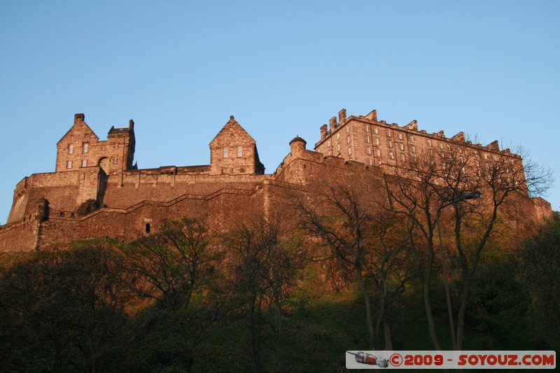 Edinburgh Castle
King's Stables Rd, Edinburgh, City of Edinburgh EH1 2, UK
Mots-clés: chateau Edinburgh Castle sunset Moyen-age patrimoine unesco