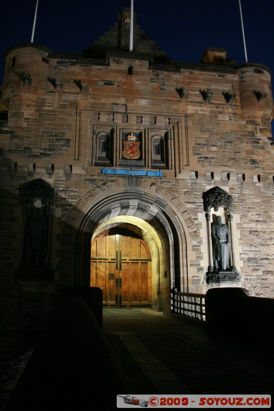 Edinburgh Castle by night
Johnston Terrace, Edinburgh, City of Edinburgh EH1 2, UK
Mots-clés: Nuit chateau Moyen-age Edinburgh Castle patrimoine unesco