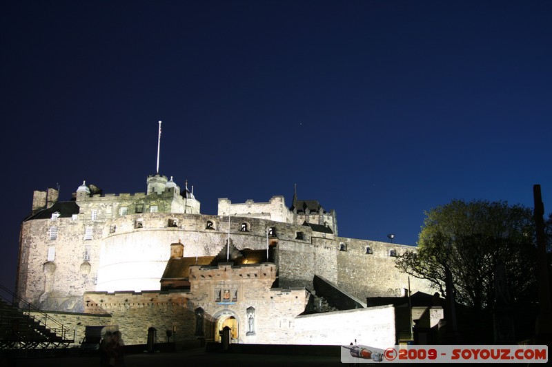 Edinburgh Castle by night
Ramsay Garden, Edinburgh, City of Edinburgh EH1 2, UK
Mots-clés: Nuit chateau Moyen-age Edinburgh Castle patrimoine unesco