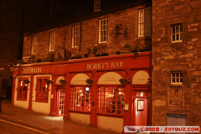 Edinburgh by night - Greyfriars Bobby's Bar
Greyfriars, Edinburgh, City of Edinburgh EH1 2, UK
Mots-clés: Nuit pub