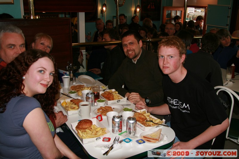 Fife - Anstruther Fish Bar (Best Fish & Chip in the UK) - Rachel and her familly
Mots-clés: Restaurants