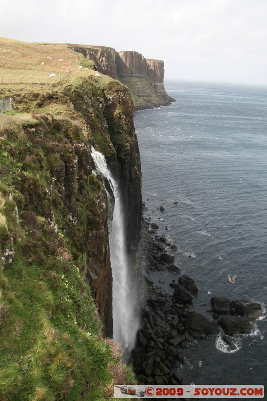 Skye - Trotternish - Sea Cliffs and waterfall
Staffin, Highland, Scotland, United Kingdom
Mots-clés: cascade mer