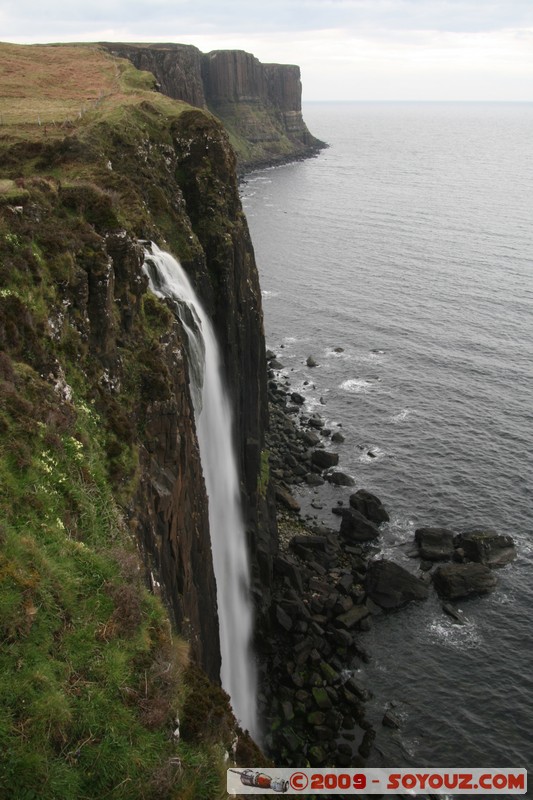 Skye - Trotternish - Sea Cliffs and waterfall
Staffin, Highland, Scotland, United Kingdom
Mots-clés: cascade mer