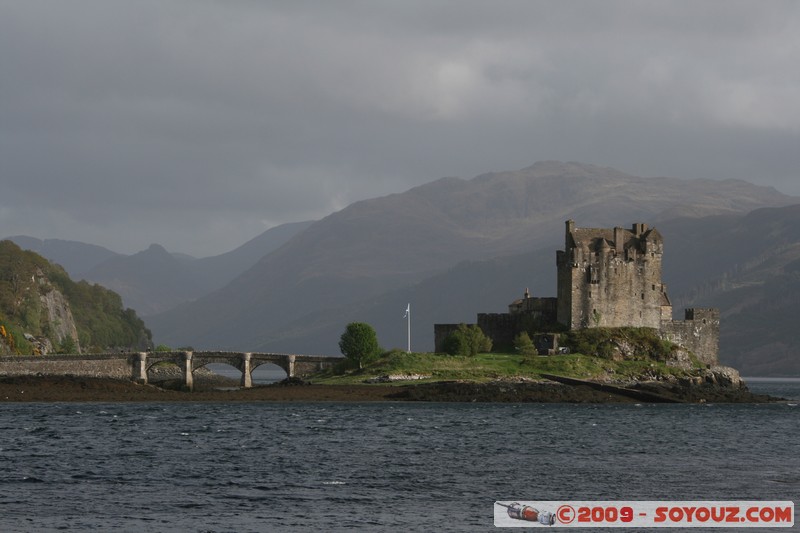 Highland - Eilan Donan Castle
Castle used in Highlander
Dornie, Highland, Scotland, United Kingdom
Mots-clés: chateau Movie location Eilan Donan Castle Highlander Lac Loch Duich