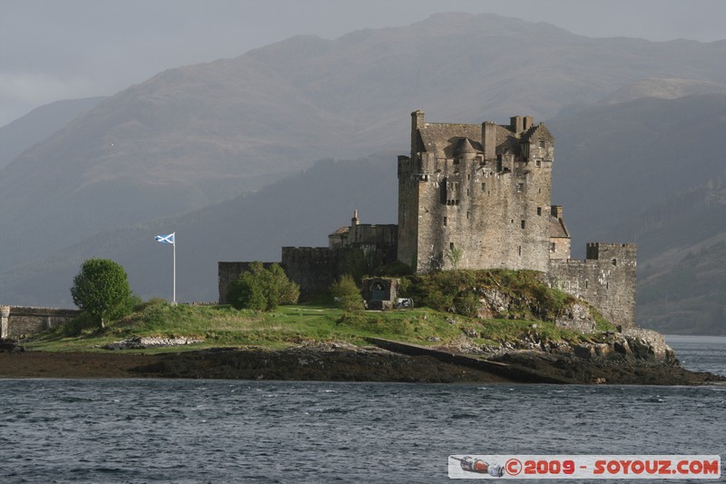 Highland - Eilan Donan Castle
Castle used in Highlander
Dornie, Highland, Scotland, United Kingdom
Mots-clés: chateau Movie location Eilan Donan Castle Highlander Lac Loch Duich