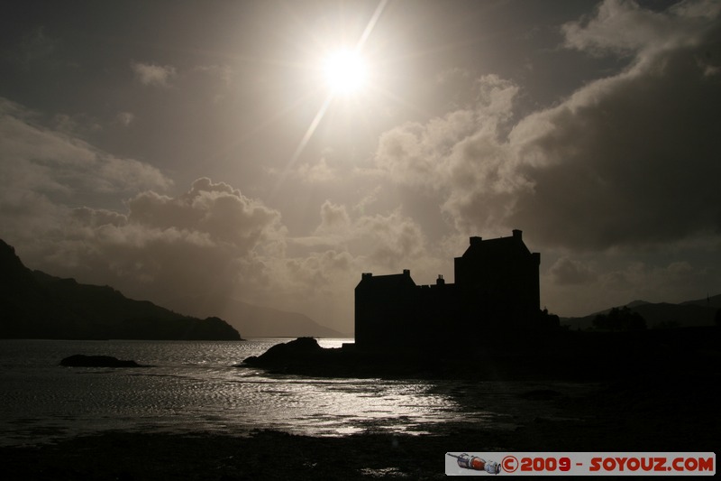 Highland - Eilan Donan Castle
Castle used in Highlander
Dornie, Highland, Scotland, United Kingdom
Mots-clés: chateau Movie location sunset Eilan Donan Castle Highlander Lac Loch Duich