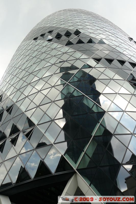 London - The City - 30 St Mary Axe (the Gherkin)
Undershaft, City of London, EC3A 6, UK
Mots-clés: the Gherkin