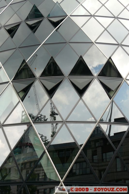 London - The City - 30 St Mary Axe (the Gherkin)
St Mary Axe, Spitalfields, United Kingdom
Mots-clés: the Gherkin