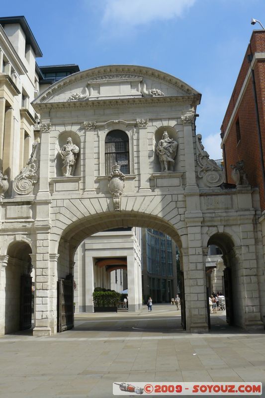 London - The City - Paternoster Square
St Paul's Church Yard, City of London, EC4M 8, UK
Mots-clés: Paternoster Square