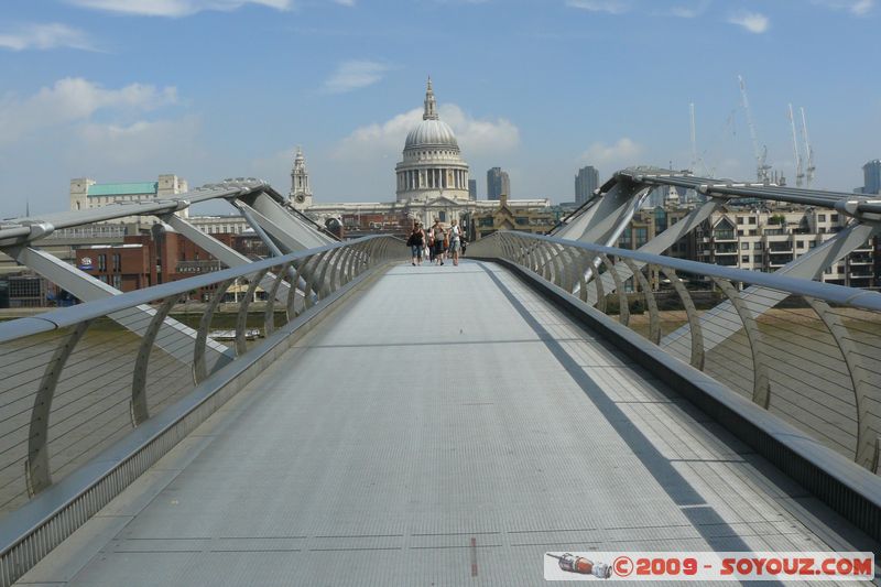 London - The City - Millennium Bridge and St Paul's Cathedral
Bankside Jetty, Camberwell, Greater London SE1 9, UK
Mots-clés: Millennium Bridge Eglise St Paul's Cathedral