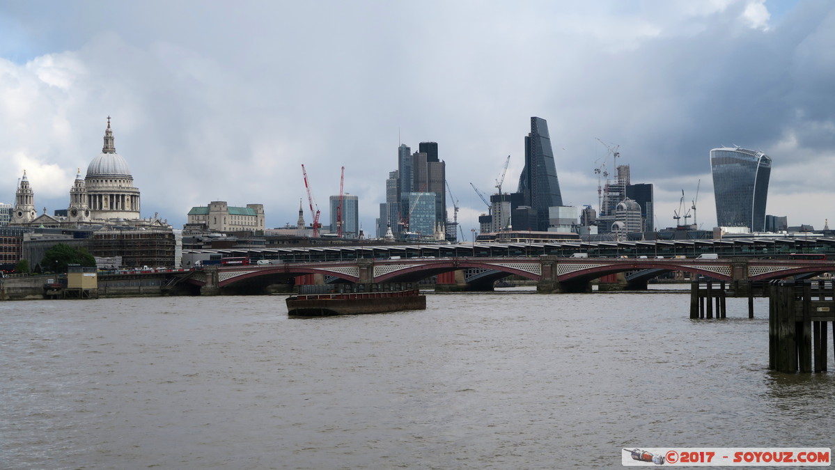 London - View of the City
Mots-clés: Bishop's Ward England GBR geo:lat=51.50845840 geo:lon=-0.11084038 geotagged Royaume-Uni Waterloo London Londres Lambeth Pont Blackfriars Bridge Riviere thames thamise The Walkie Talkie St Pauls Cathedral The Cheesegrater skyscraper