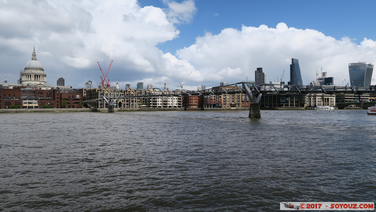 London - Millennium Bridge & St Pauls Cathedral
Mots-clés: Cathedrals Ward England GBR geo:lat=51.50851333 geo:lon=-0.09977667 geotagged Puddle Dock Royaume-Uni London Londres Riviere thames thamise Millennium Bridge Pont St Pauls Cathedral The Walkie Talkie The Cheesegrater skyscraper