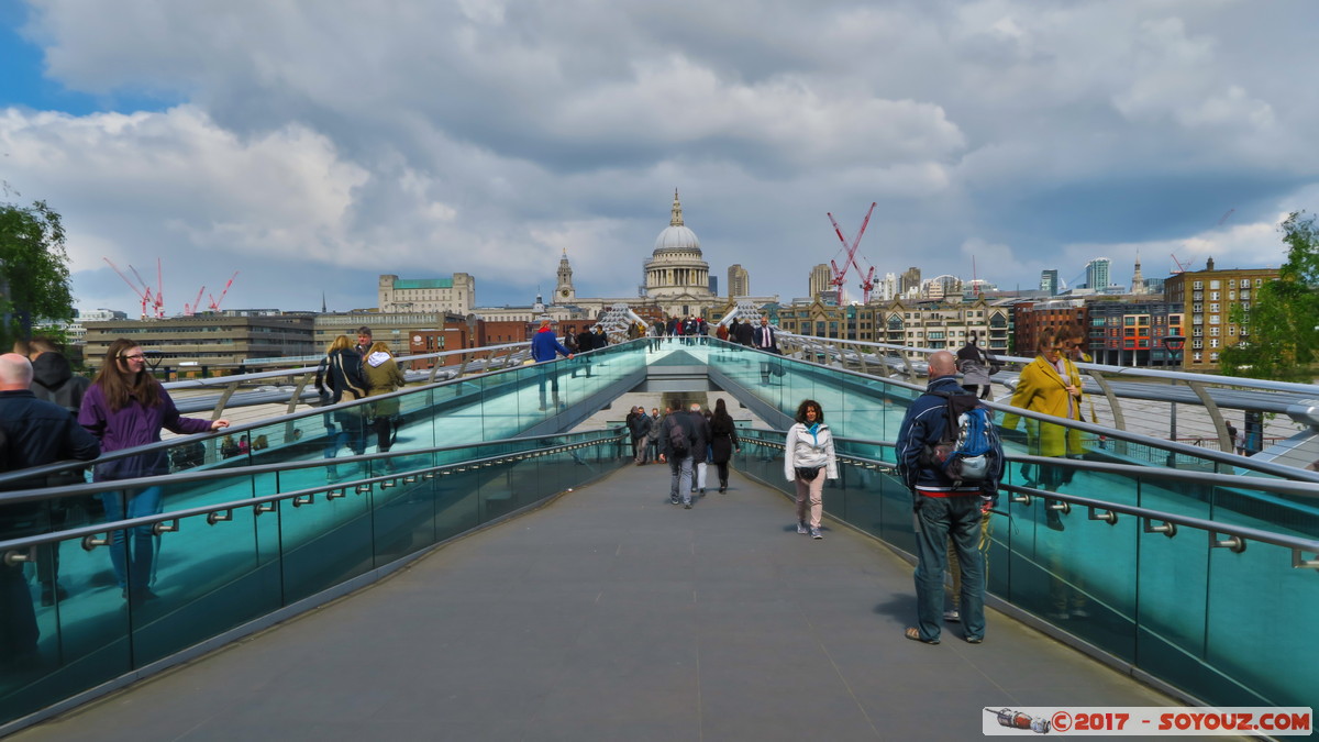 London - Millennium Bridge & St Pauls Cathedral
Mots-clés: Cathedrals Ward England GBR geo:lat=51.50826167 geo:lon=-0.09869167 geotagged Puddle Dock Royaume-Uni London Londres Riviere thames thamise Millennium Bridge Pont Hdr St Pauls Cathedral