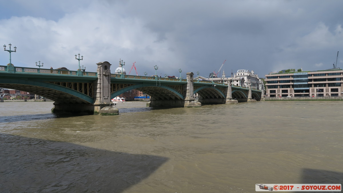London - Southwark Bridge
Mots-clés: Cathedrals Ward City of London England GBR geo:lat=51.50807208 geo:lon=-0.09395542 geotagged Royaume-Uni London Londres Southwark Bridge Pont Riviere thames thamise