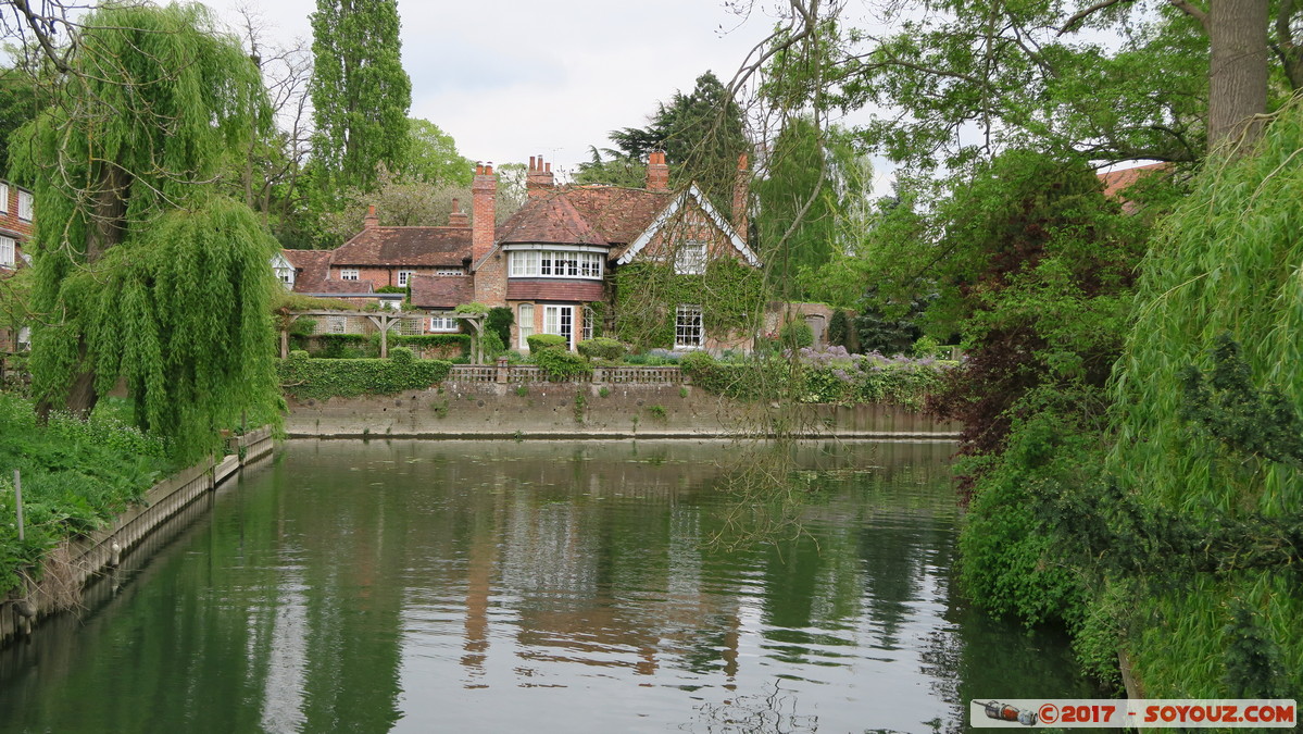 Goring - Banks of the Thames
Mots-clés: England GBR geo:lat=51.52277800 geo:lon=-1.14122600 geotagged Goring Royaume-Uni Oxfordshire Midsomer