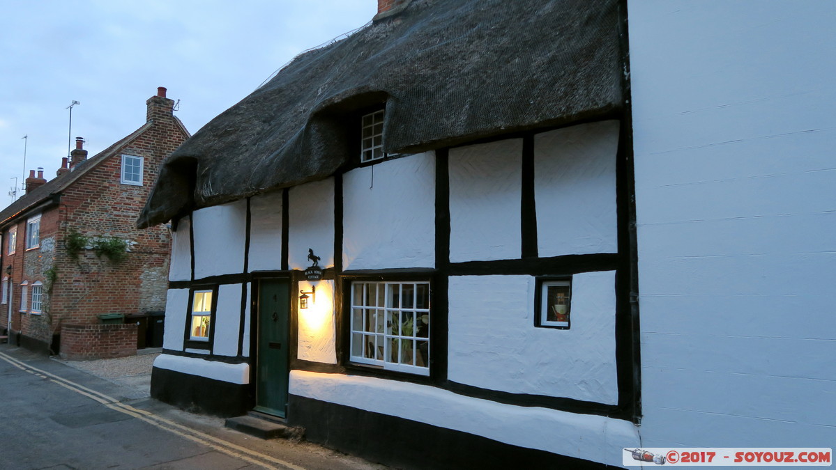 Watlington - Chapel Street
Mots-clés: England GBR geo:lat=51.64594399 geo:lon=-1.00672558 geotagged Royaume-Uni Watlington Oxfordshire Midsomer sunset English cottage