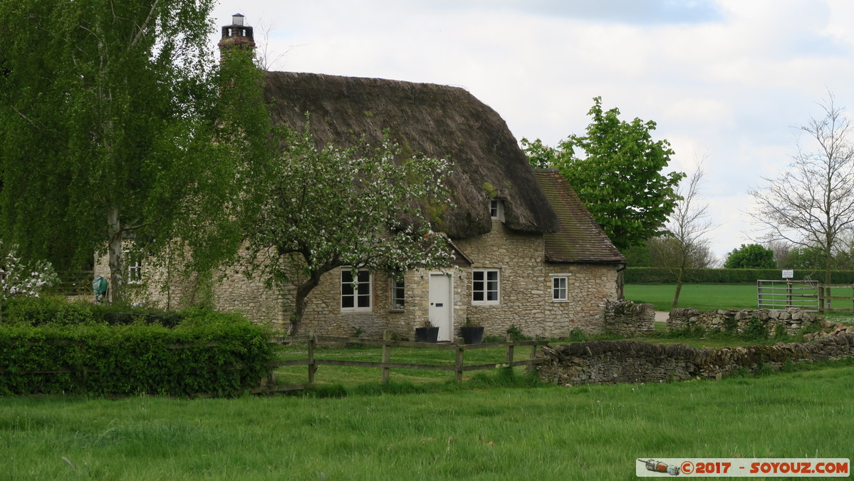 Little Haseley Cottage
Mots-clés: England GBR geo:lat=51.70069342 geo:lon=-1.07545450 geotagged Little Haseley Royaume-Uni Oxfordshire Midsomer English cottage