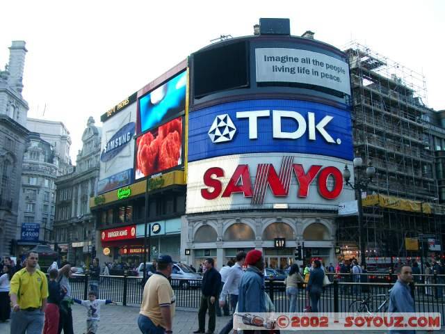 Piccadilly Circus / Day
