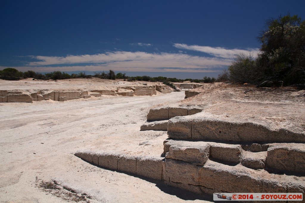 Shark Bay - Hamelin Pool - Shell Block Quarry
Mots-clés: AUS Australie geo:lat=-26.39921200 geo:lon=114.16522700 geotagged Gladstone Western Australia Shark Bay patrimoine unesco Hamelin Pool Shell Block Quarry coquillage