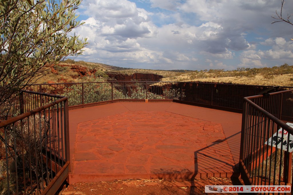 Karijini National Park - Oxer Lookout
Mots-clés: AUS Australie geo:lat=-22.36079000 geo:lon=118.28833984 geotagged Paraburdoo Western Australia Wittenoom Karijini National Park Karijini Oxer Lookout