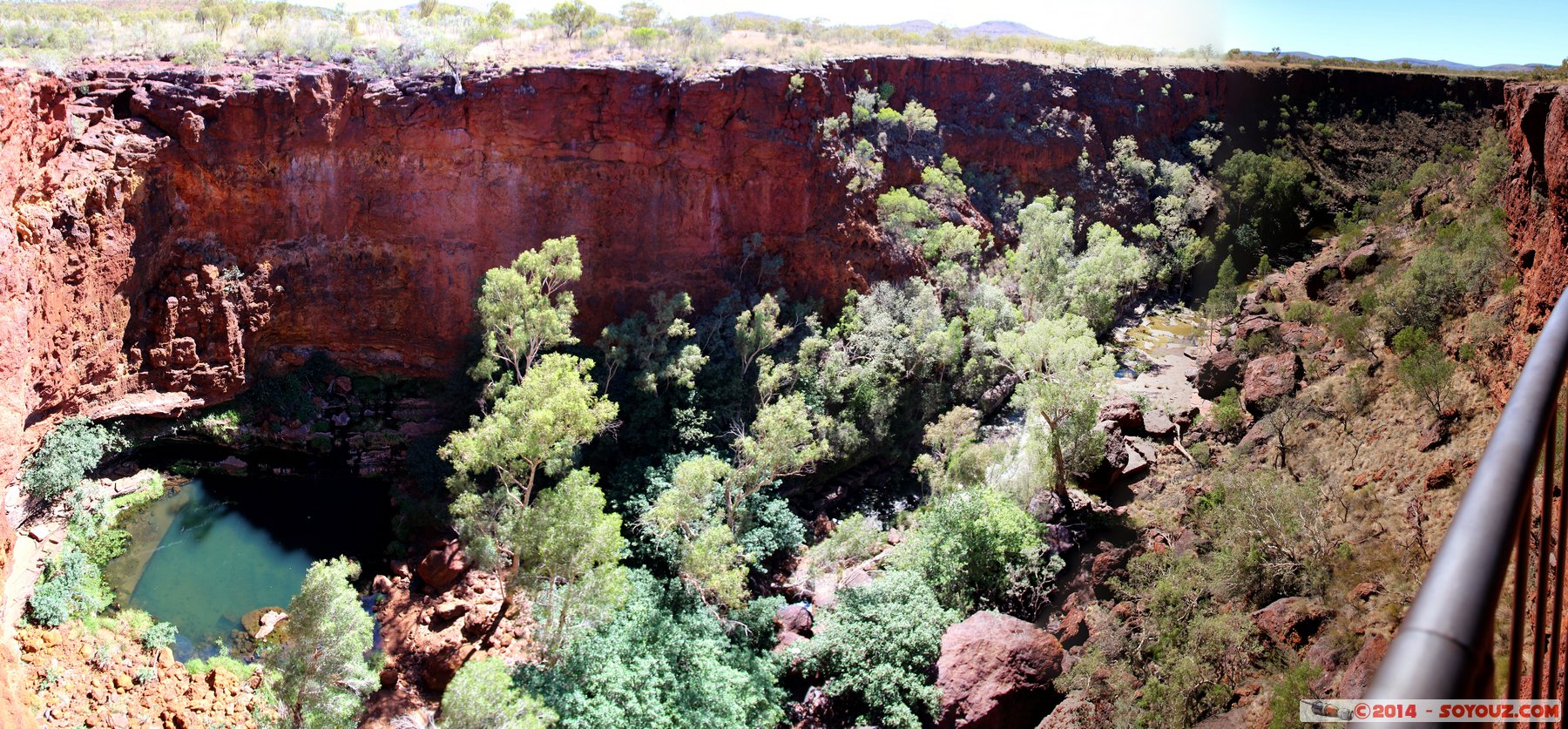 Karijini National Park - Dales Gorges - Circular Pool - Panorama
Stitched Panorama
Mots-clés: AUS Australie geo:lat=-22.47567982 geo:lon=118.56157028 geotagged Wittenoom Western Australia Karijini National Park Karijini Dales Gorges Circular Pool panorama