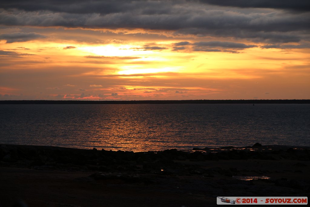 Darwin - Vestys Beach - Sunset
Mots-clés: geo:lat=-12.43567000 geo:lon=130.83342700 geotagged sunset Darwin mer plage AUS Australie Northern Territory Bicentennial Park Lumiere
