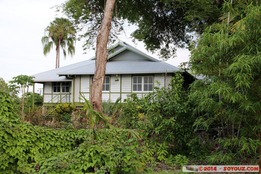 Darwin - Larrakeyah - Myilly Point Heritage Precinct - Audit House Lot 1098
Mots-clés: AUS Australie geo:lat=-12.45092017 geo:lon=130.82911991 geotagged Larrakeyah Northern Territory The Gardens Myilly Point Heritage Precinct