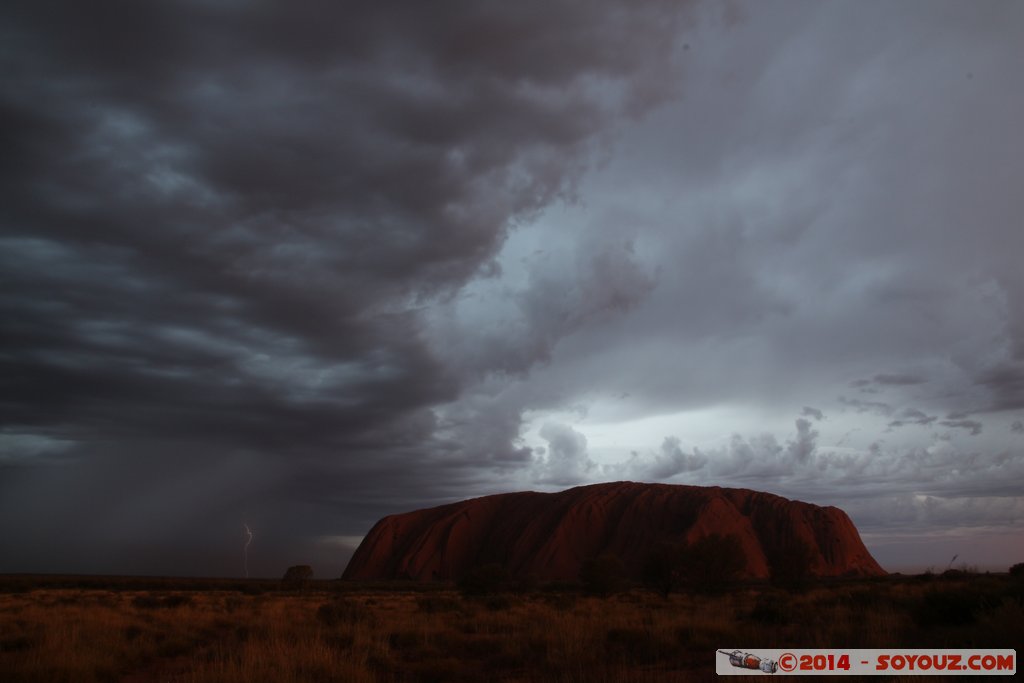 Ayers Rock / Uluru - Stormy Sunset
Mots-clés: AUS Australie Ayers Rock geo:lat=-25.33675364 geo:lon=131.00521445 geotagged Northern Territory Uluru - Kata Tjuta National Park patrimoine unesco uluru Ayers rock Eclaire Lumiere animiste