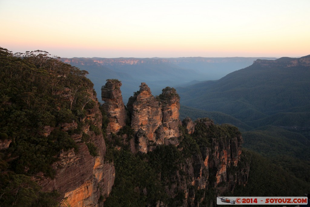 Katoomba - Echo Point - The Three Sisters
Mots-clés: AUS Australie geo:lat=-33.73257200 geo:lon=150.31195200 geotagged Katoomba New South Wales Blue Mountains patrimoine unesco Echo Point The Three Sisters