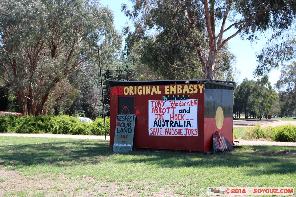 Canberra - Aboriginal Tent Embassy
Mots-clés: AUS Australian Capital Territory Australie geo:lat=-35.30145717 geo:lon=149.13005300 geotagged Parkes The Parliamentary Triangle Aboriginal Tent Embassy