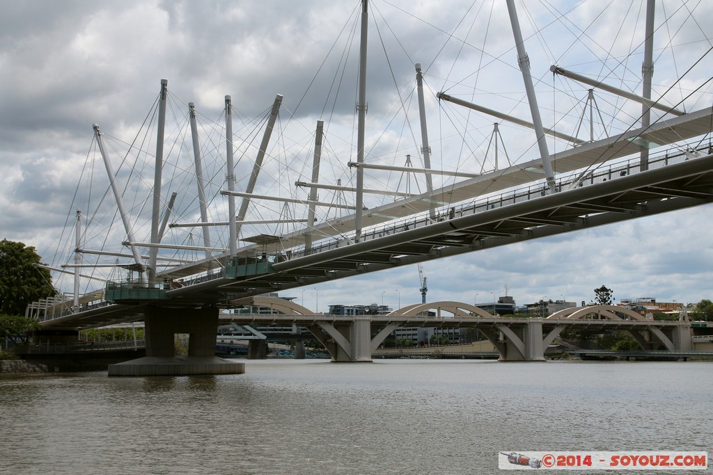 Brisbane River - Petrie Terrace - Kurilpa Bridge
Mots-clés: AUS Australie Brisbane GPO geo:lat=-27.46963725 geo:lon=153.01904625 geotagged Queensland South Bank brisbane Riviere Kurilpa Bridge Pont